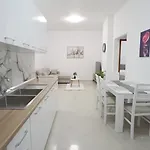 Nori's * Tirana
