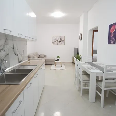 Nori's * ティラナ