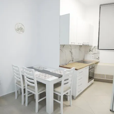 Nori's * Τίρανα