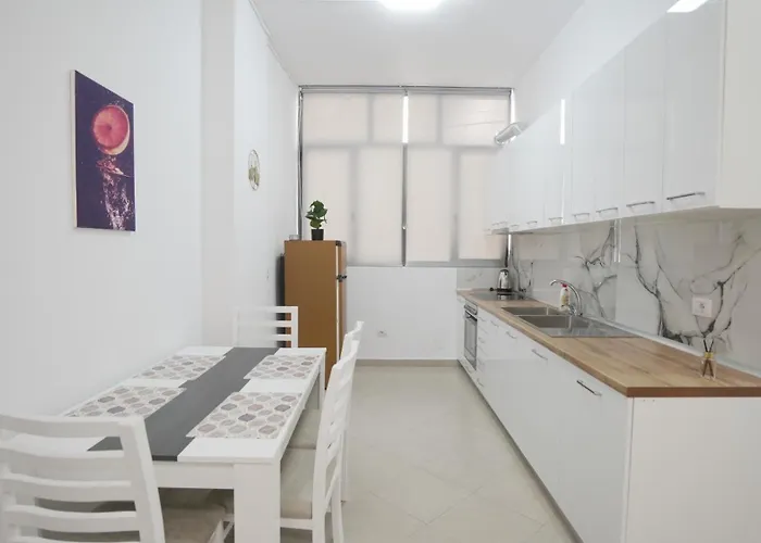 Nori's * Тирана